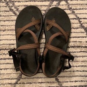 Men’s brown chacos